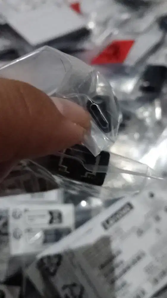 Lenovo USB-C to Ethernet (RJ45) Adapter.

Kondisi barang baru.