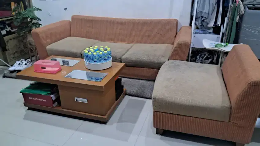 Sofa L plus Meja Laci atas cermin