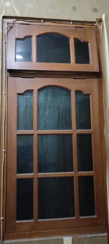 Jendela dan pintu copotan rumah