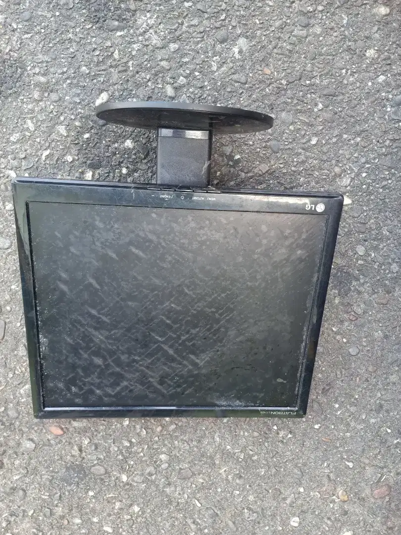 Di jual semua nya mati lcd monitor komputer wa dan hp