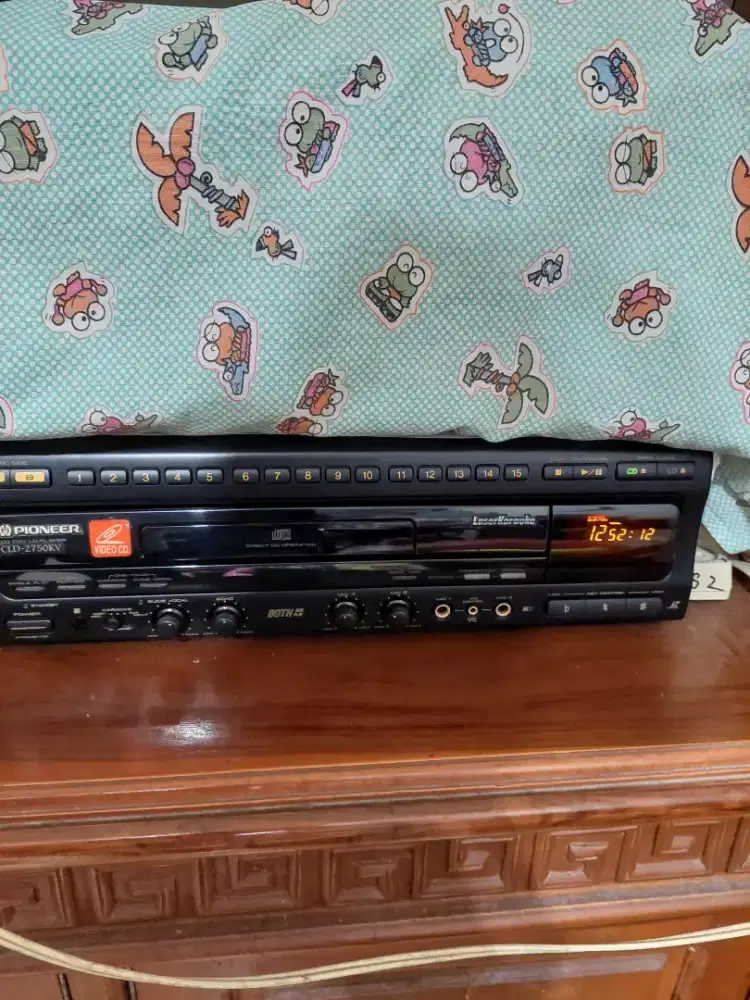 Laser disc player pioneer 2750KV