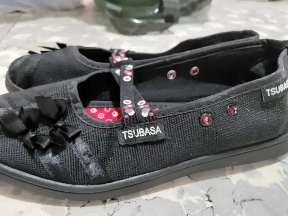 Sepatu Wanita Modis Tsubasa