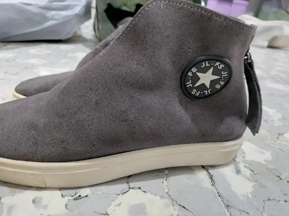 Sepatu boots wanita