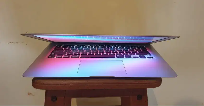 MacBook Air Core i5 SSD 128GB Mulus Baterai 5jam Nominus Harga Pass