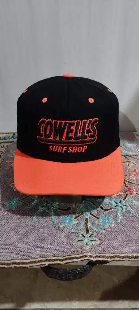 Snap back Classic Yupoong 
Cowell:s
All size
Full tag