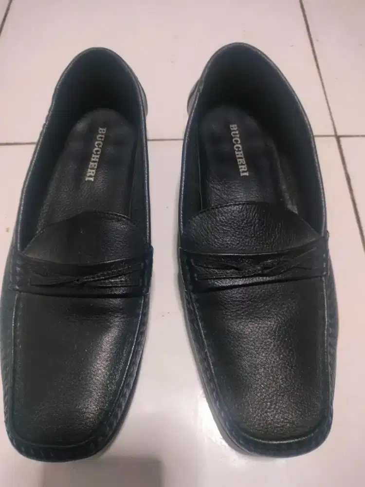 Sepatu pantofel wanita