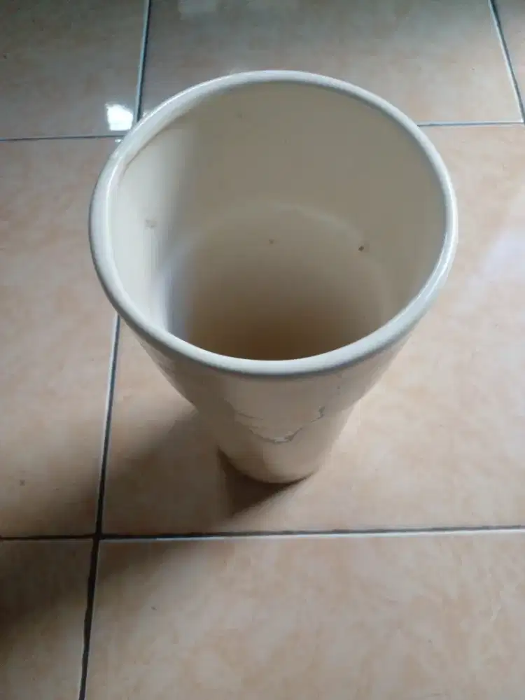 Pot putih utk koleksi