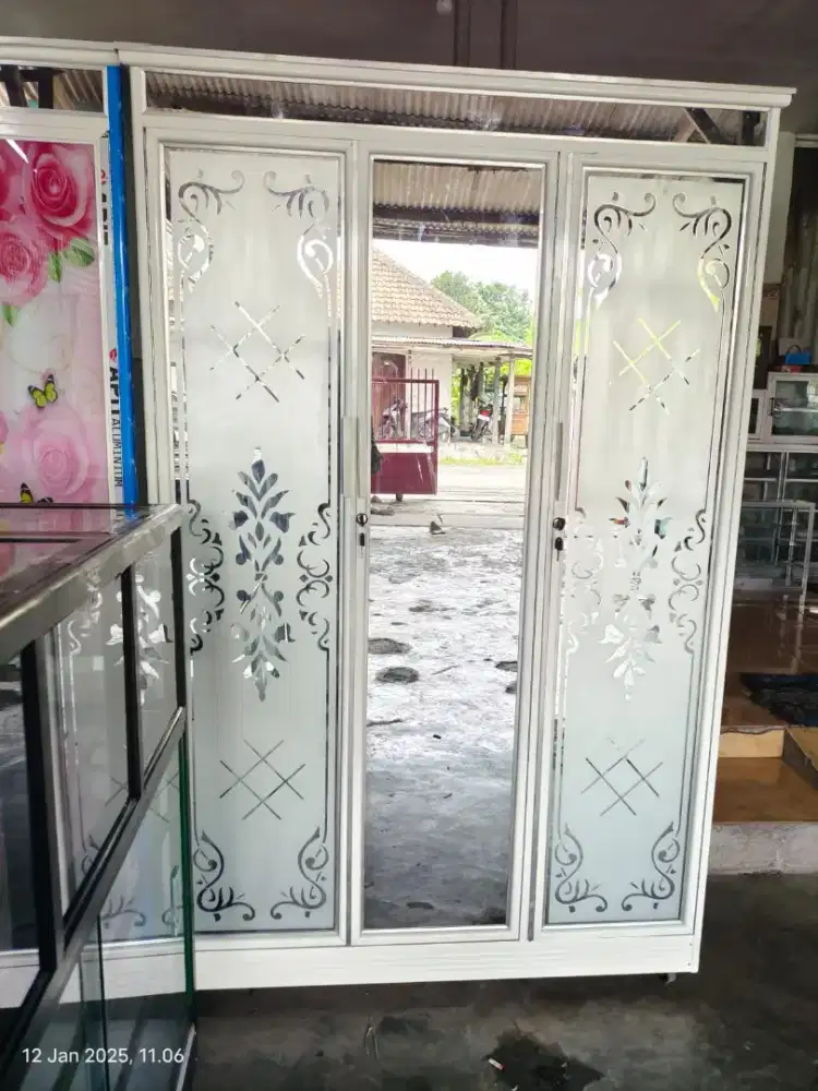 Lemari pakaian alumunium kaca ready stok
