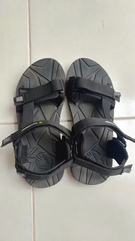 Sandal Gunung Outdoor