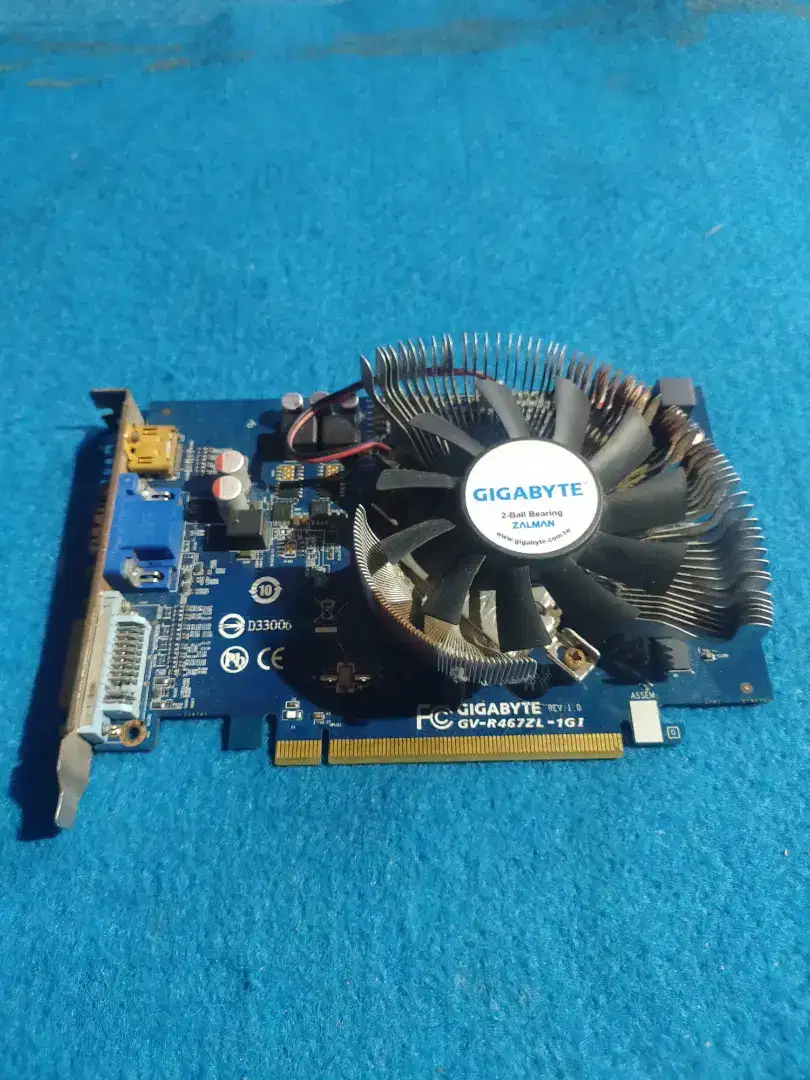 VGA game dan desain gigabyte 1gb 128bit normal tested bisa cod