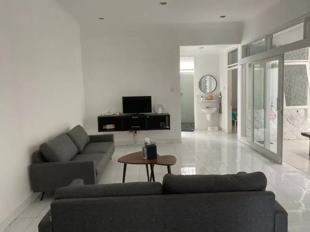 DISEWAKAN RUMAH SIAP PAKAI FULL FURNISH DI SINGGASANA PRADANA BANDUNG