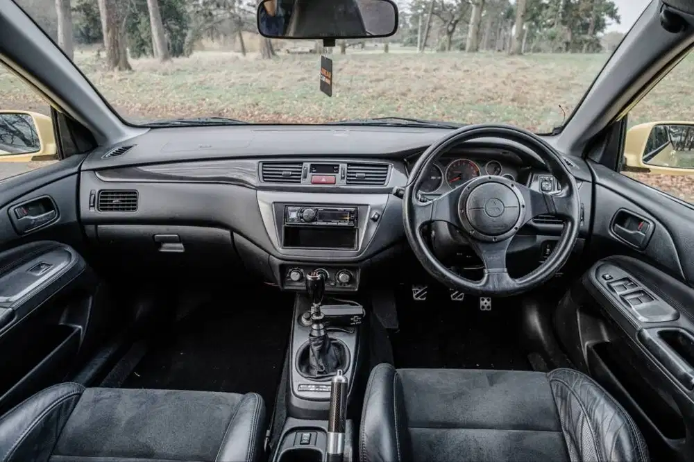 Dashboard Mitsubishi Lancer Evolution 9