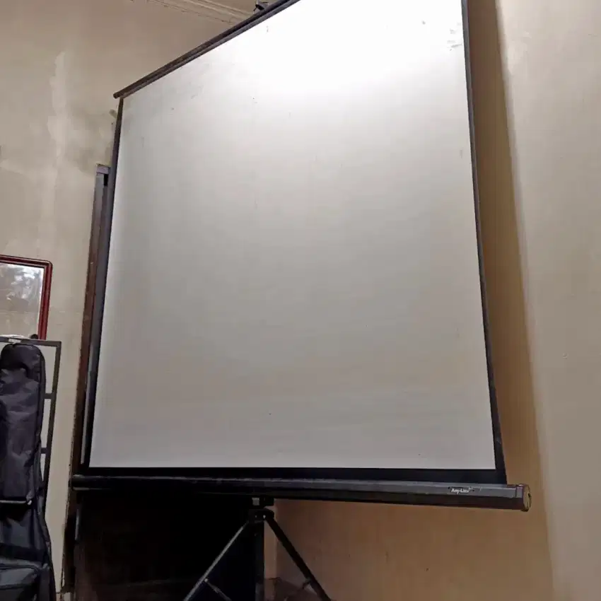 Proyektor Layar Tancap Tripod Screen Projector