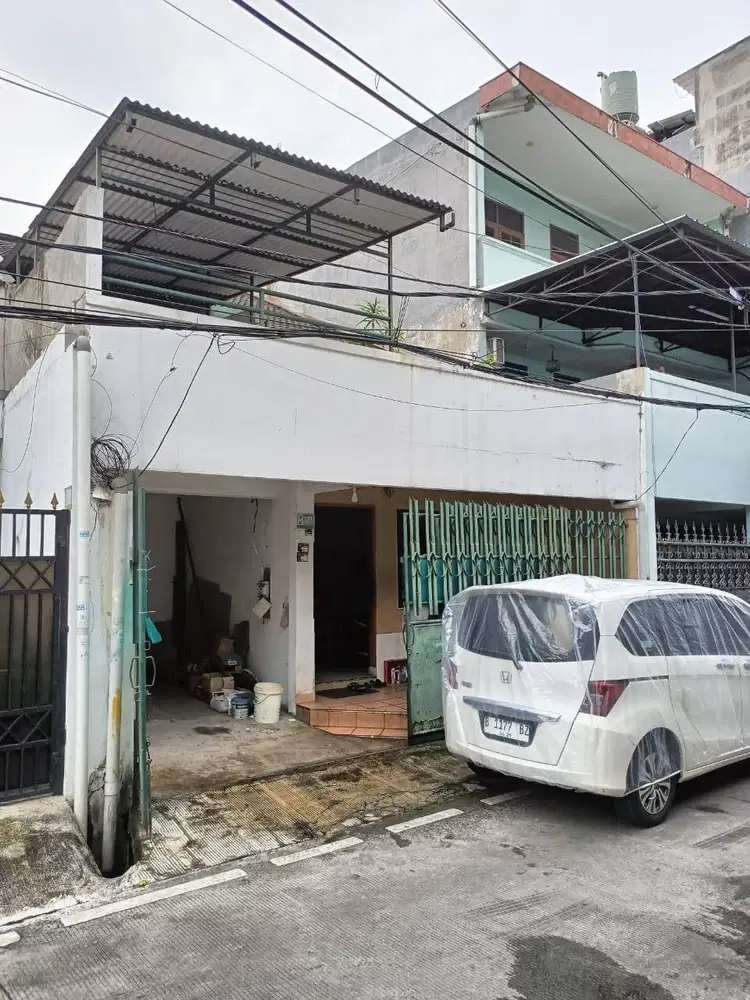 Rumah besar 2 lantai dijual murah di Jakarta Pusat
