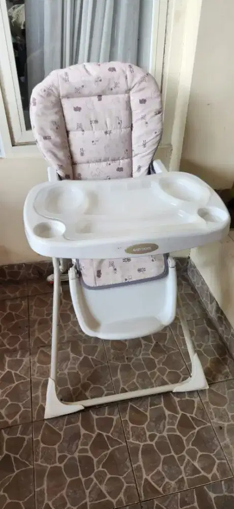 Kursi makan bayi Babydoes