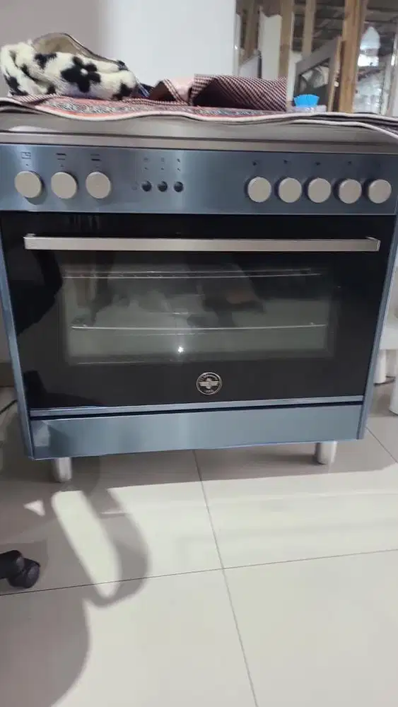 Kompor standing la germania