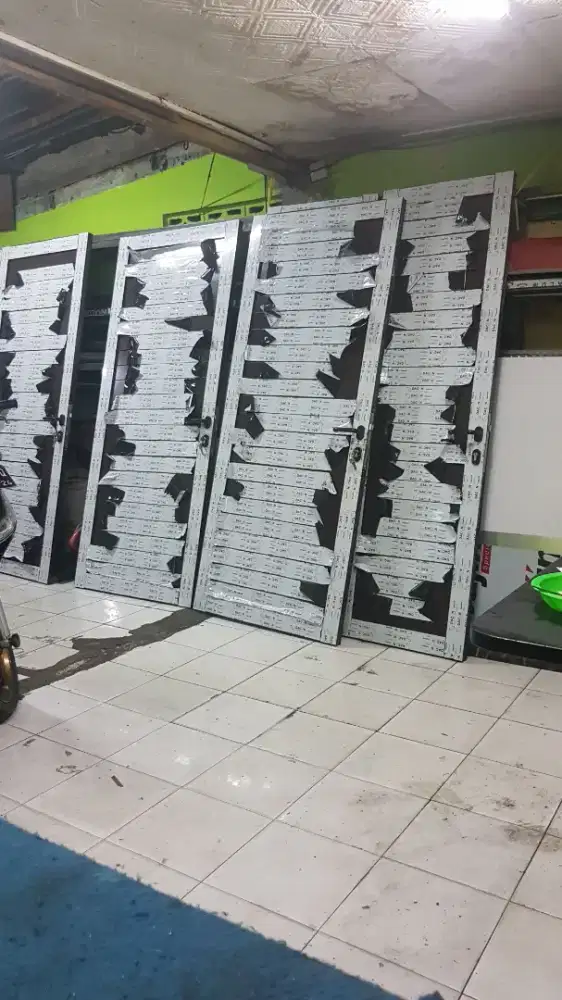 Pintu almunium castom menyesuaikan