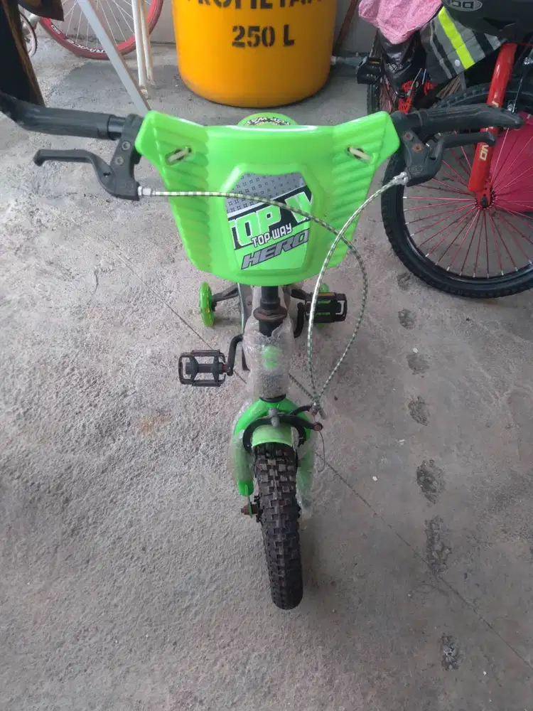 Sepeda anak roda tiga