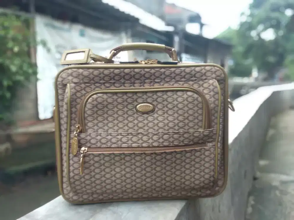 Tas laptop merk guess