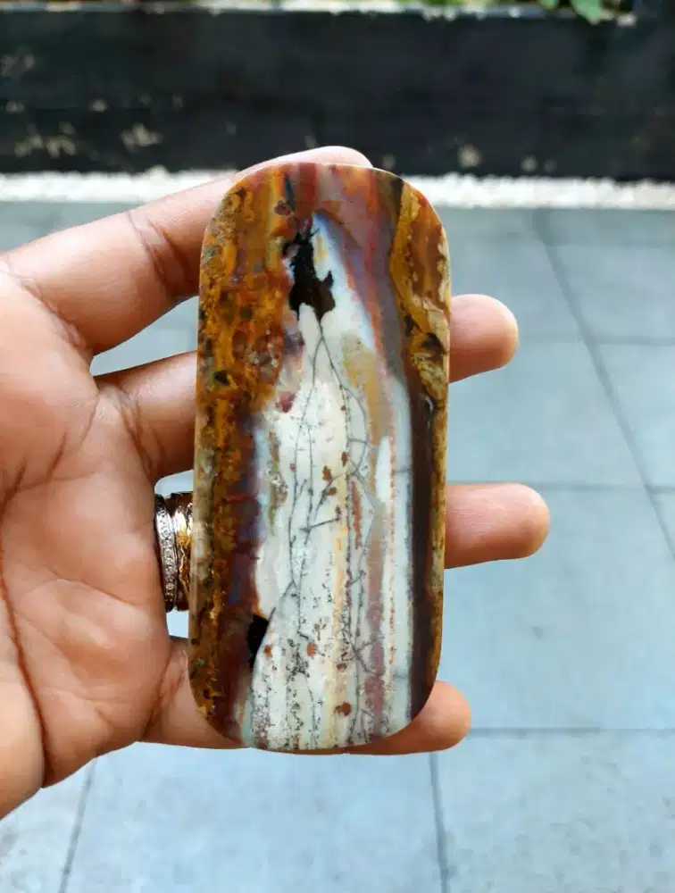 Batu Natural Pancawarna Garut Motif Sosok