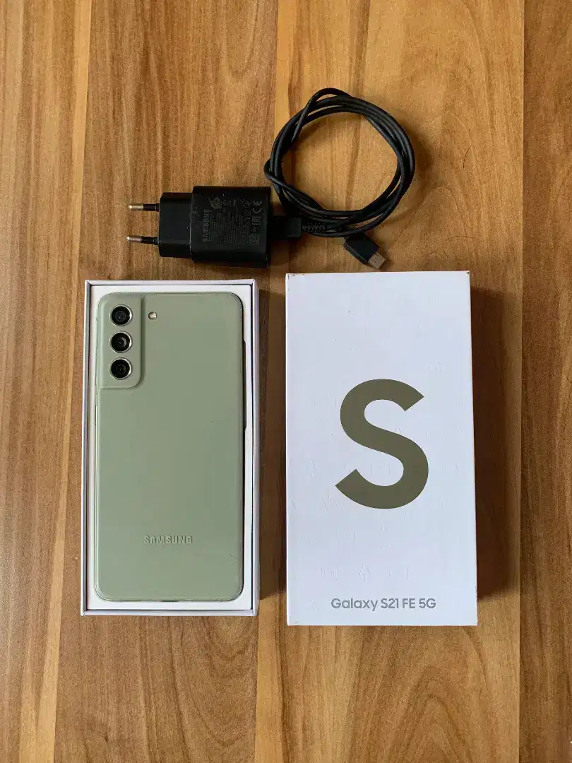 WTS Samsung Galaxy S21 FE 5G 8/256GB Fullset Mulus
Warna Olive