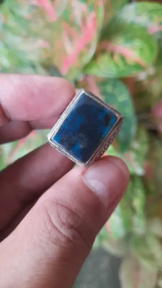 Batu Bacan Pecah Biru
