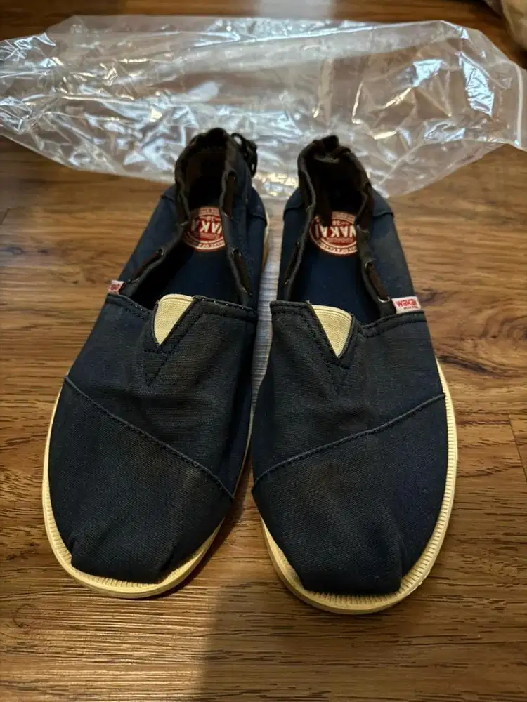 Sepatu Wakai Classic Biru 37