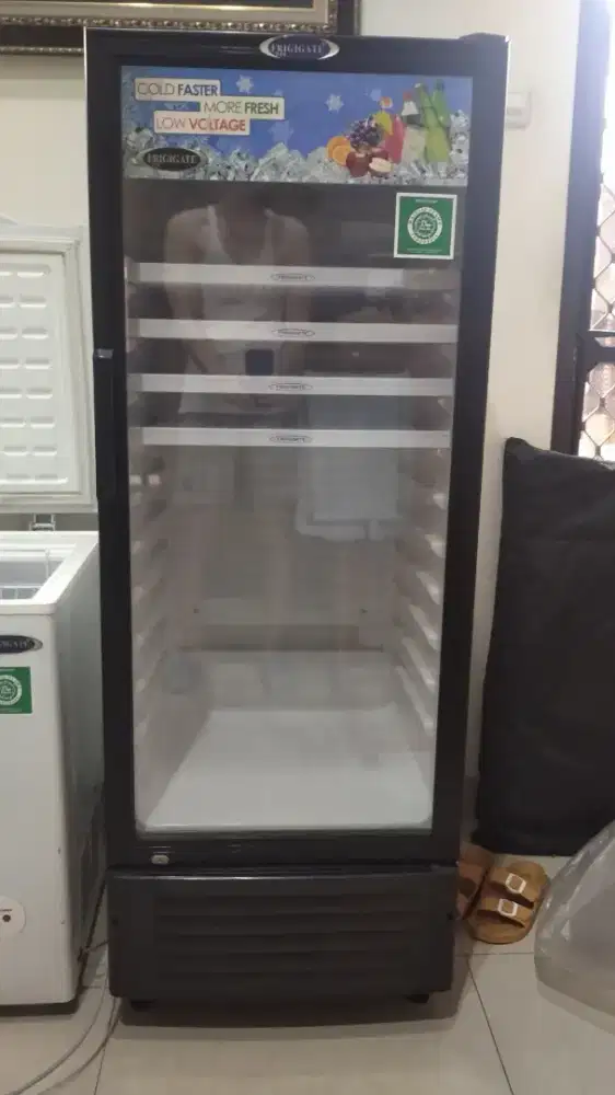 Fririgate SHOWCASE tipe SCA 200