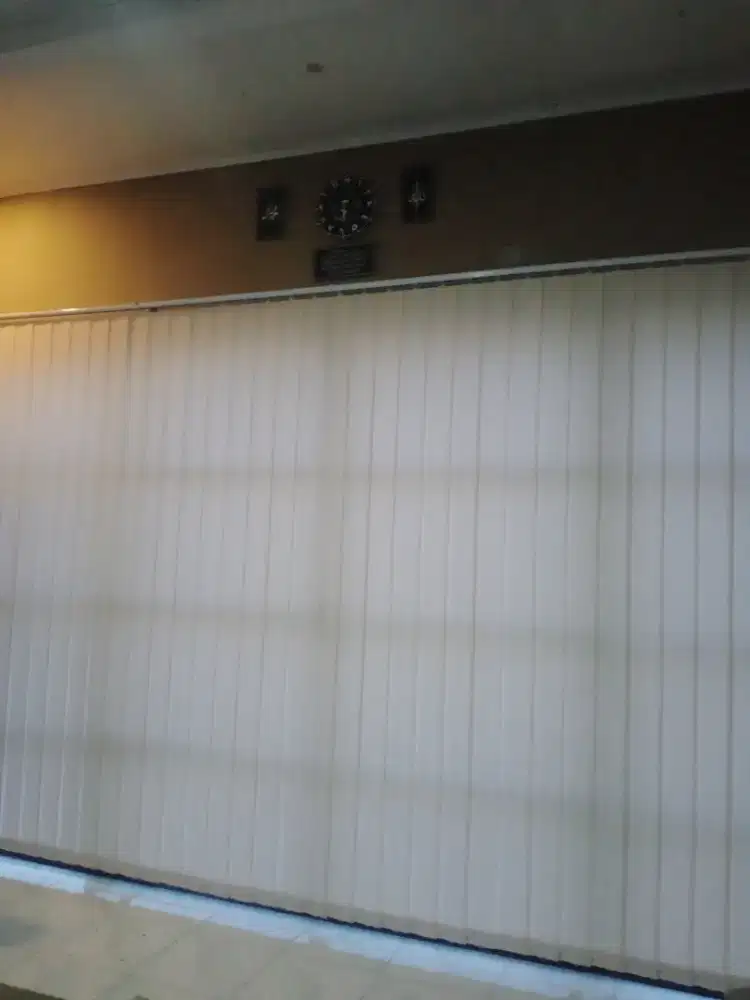 Vertical blind Sharp point