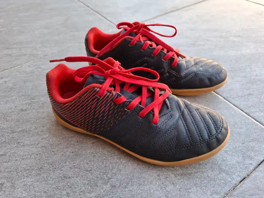 Sepatu Futsal Anak Decathlon Size 36