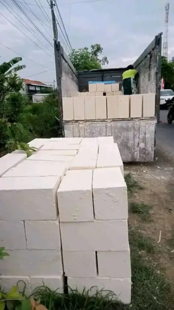 Batu kombong pondasi