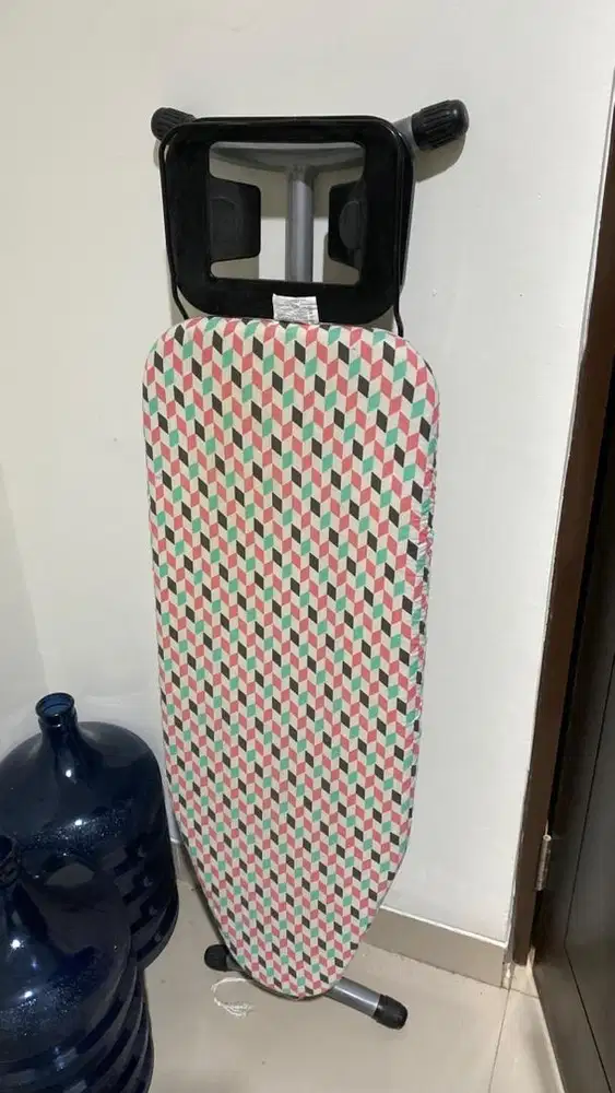 Papan Setrikaan produk Ace hardware (Azko)