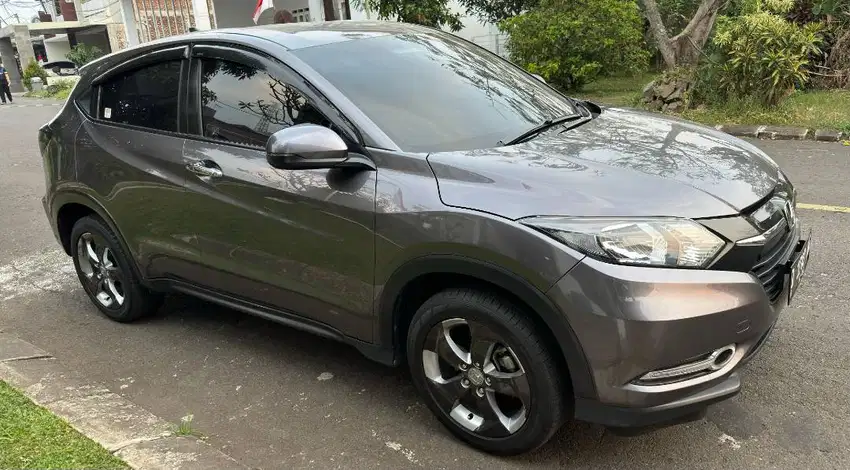 Honda HRV tipe 1.5 E AT Tahun 2017 akhir Low KM