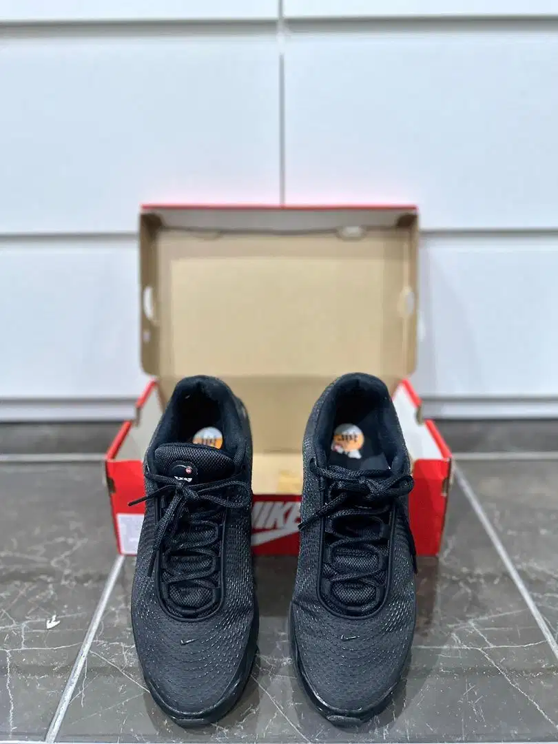 Nike Air Max Dn 'Black and Dark Smoke Grey