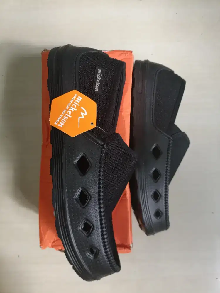 Sepatu mickelson hitam fashion casual pria