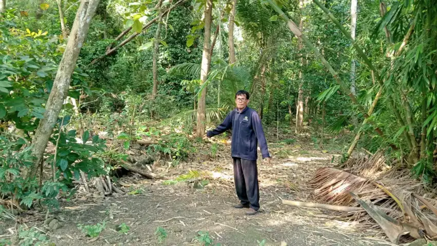 Tanah datar di padat pemukiman penduduk