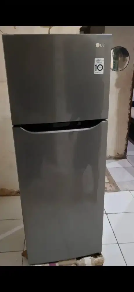 Kulkas 2 pintu mulus, like new