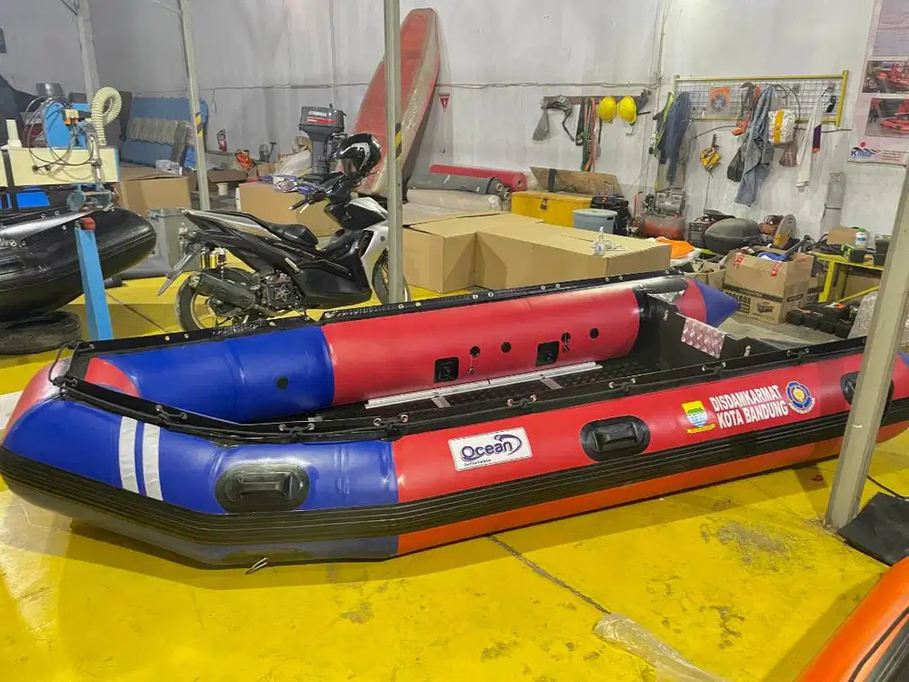 Perahu Karet LCR Banjir Mancing SAR PVC OCEAN 430 Kapasitas 8 Orang