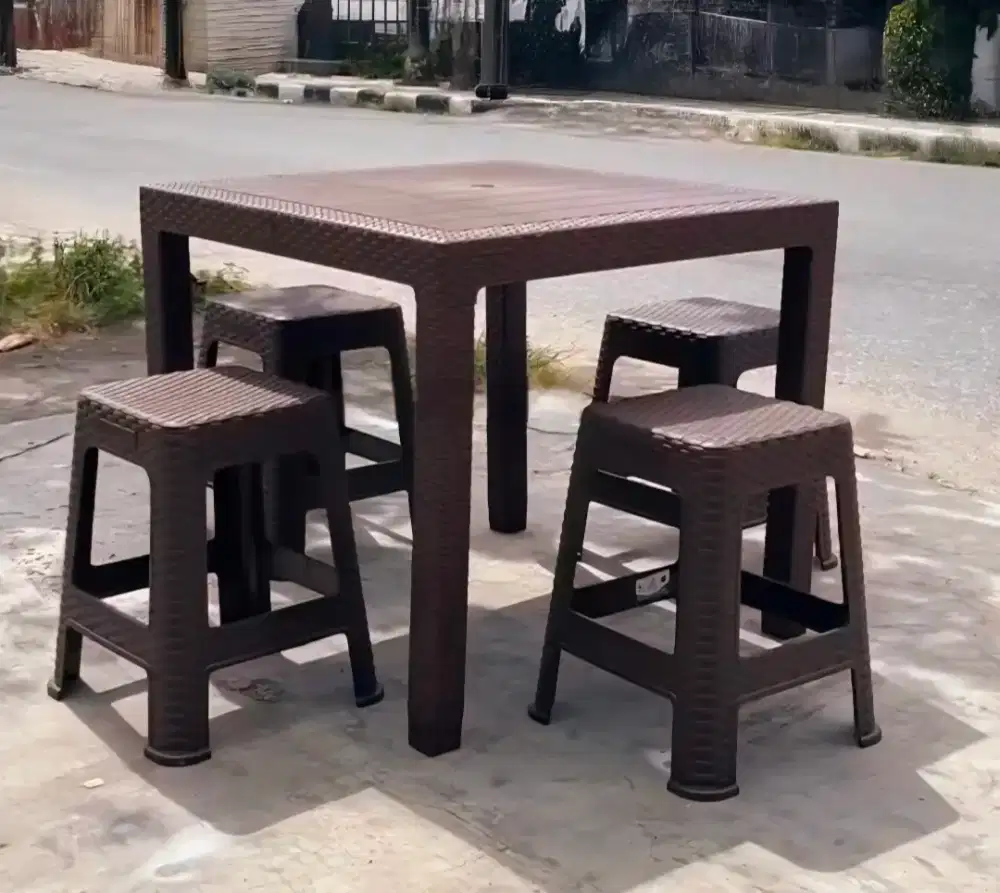 4 Kursi baso + 1 MEJA MAKAN PLASTIK OLYMPLAST