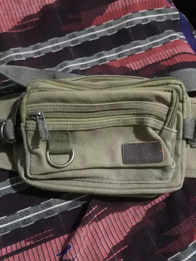 Tas bahan kanvas selempang dada