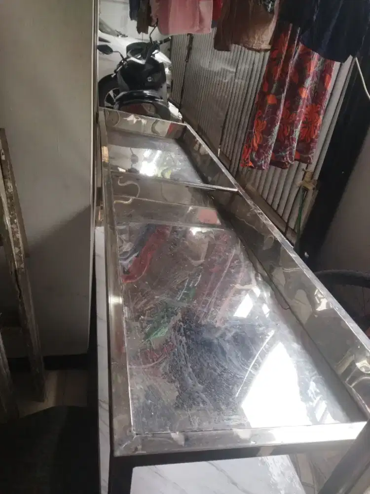 Meja display ikan atau ayam