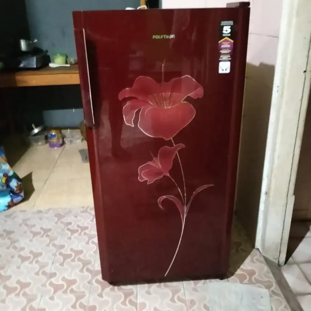 Menerima barang rusak kulkas