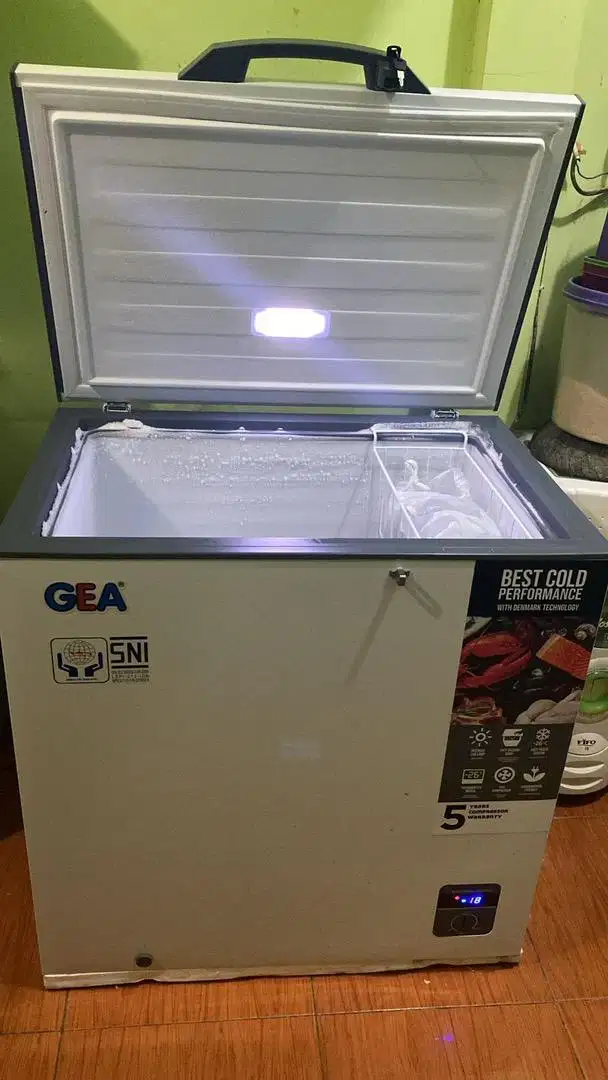 Dijual Frezeer Merk GEA 210Liter