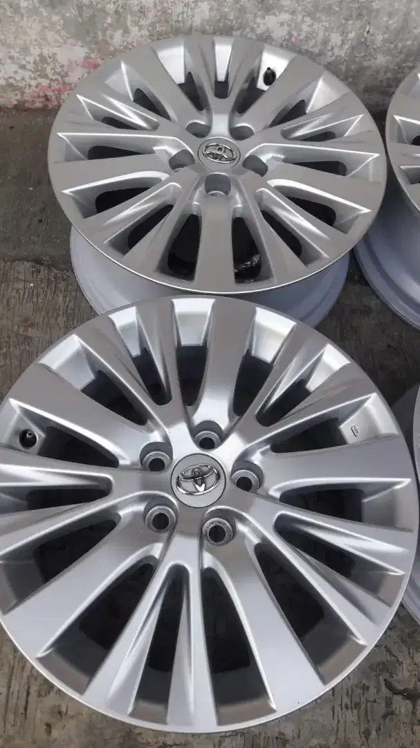 Velg Toyota Alphard R.18 ori