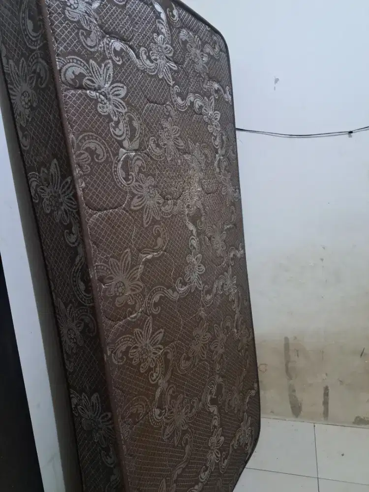 Kasur spring bed