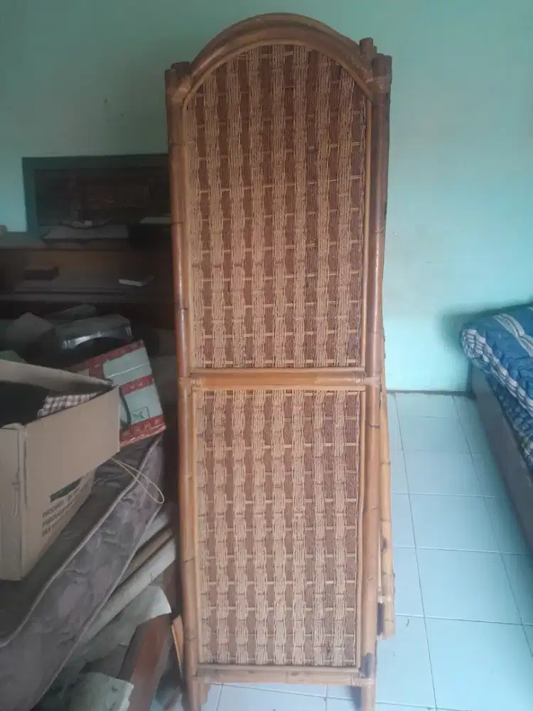 Penyekat ruangan dari rotan