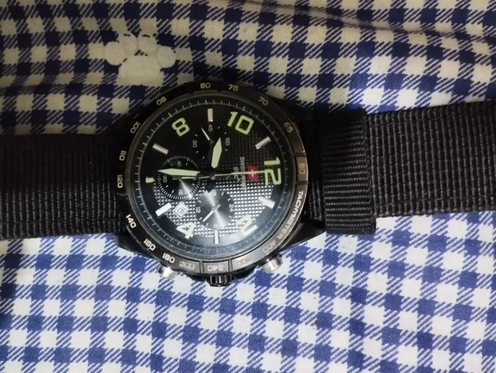 Jam tangan Swiss Army seken masih bagus