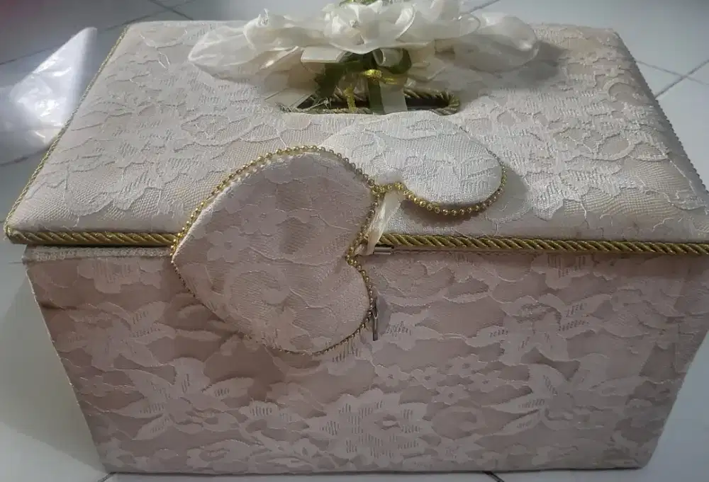 Kotak uang pernikahan