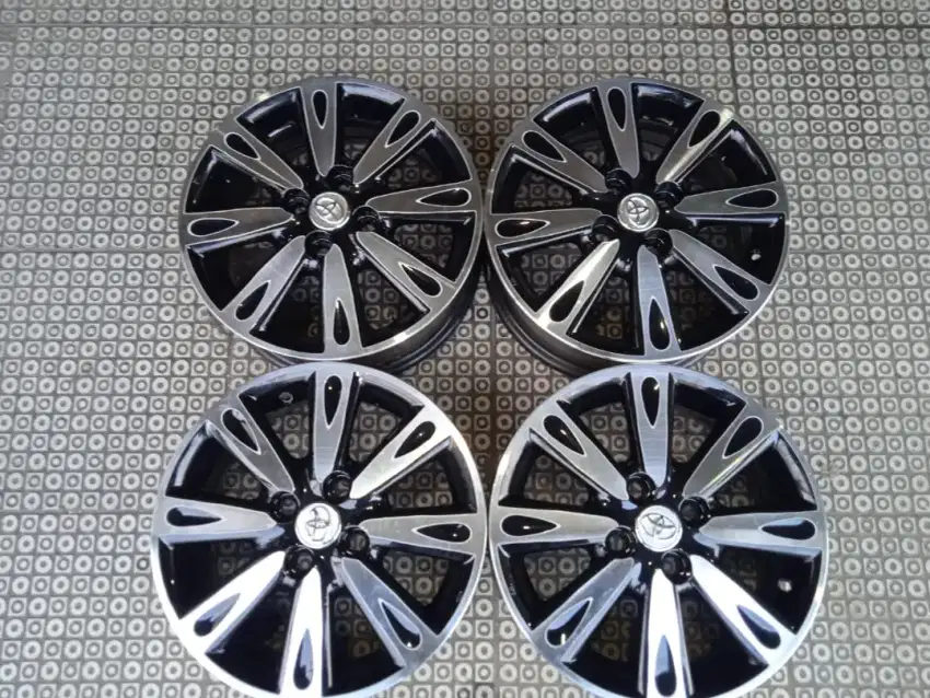 Velg oem Toyota yaris vios r15 pcd 4x100 agya sigra