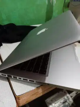 MacBook pro 9.2 core i5